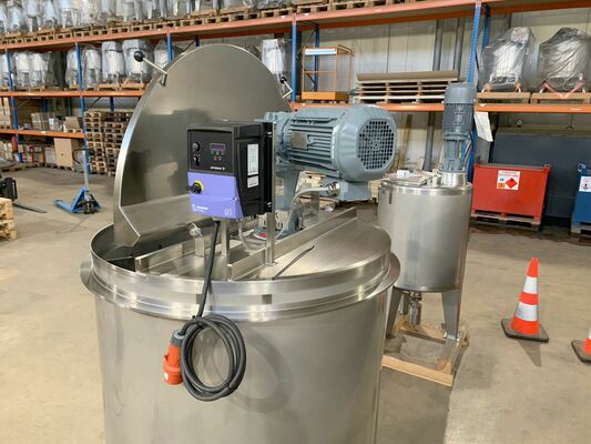 1 x New 1.000L stainless-steel AISI316L vertical mixing tank.