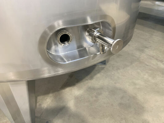 2 x nouvelles cuves de mélange verticales 1.500L en acier inoxydable AISI316L.