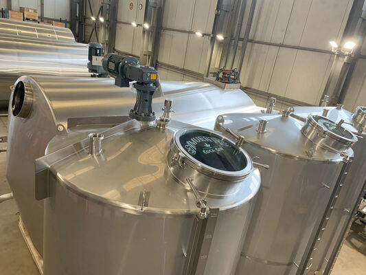 3 x nouvelles cuves de mélange verticales 5.200L en acier inoxydable AISI316L.