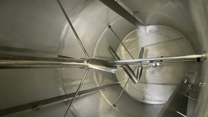 1 x Nieuwe roestvrijstalen verticale mengtank van 34.000L in AISI316L