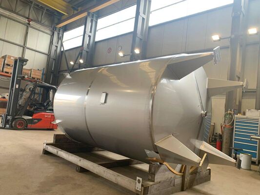 1 x New 8100L stainless-steel AISI316L vertical mixing tank.