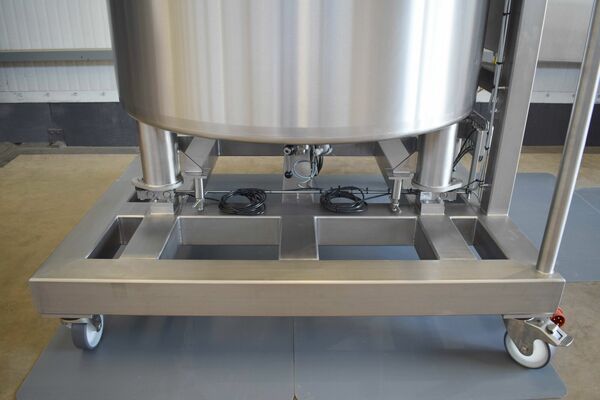 1 x cuve de mélange neuve verticale de 1000L en acier inoxydable AISI304L.