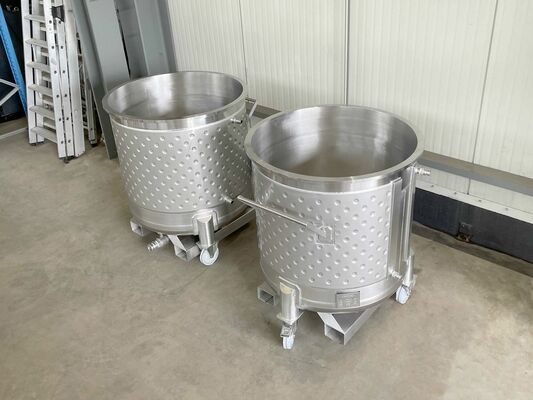 2 x Neue 790-l-Edelstahl-Vertikaldrucktanks aus AISI304L