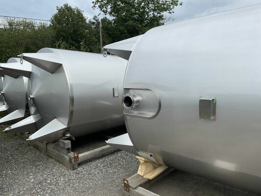 1 x Nieuwe roestvrijstalen verticale opslagtank van 8.100L in AISI316L