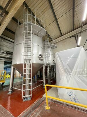 2 x New 25.000L stainless-steel AISI316L vertical storage tanks.