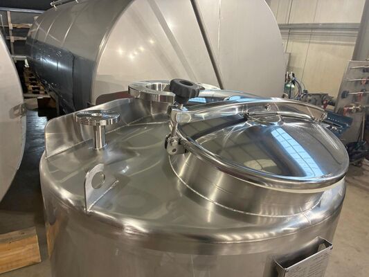 1 x Nieuwe roestvrijstalen verticale mengtank van 780L in AISI316L