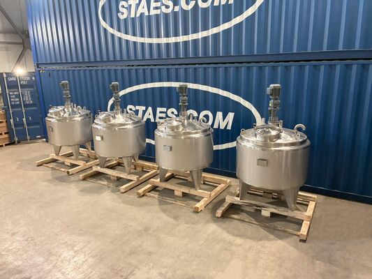 4 x New 1.000L stainless-steel AISI316L vertical mixing tanks.