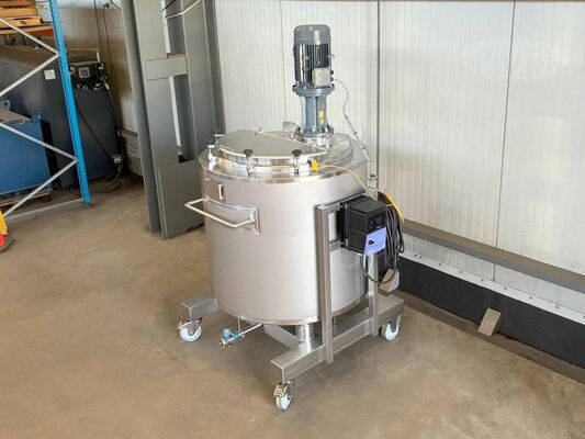1 x New 750L stainless-steel AISI316L vertical mixing tank.