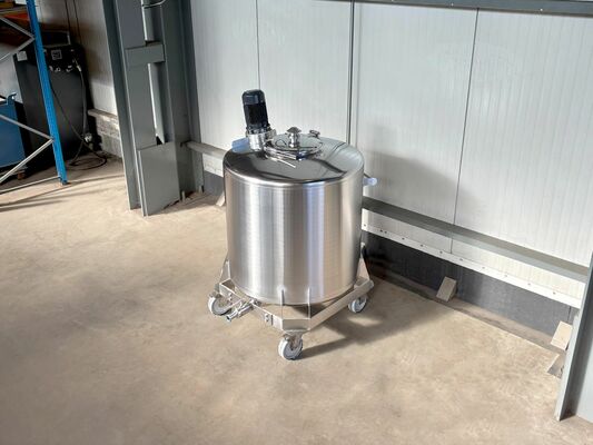 1 x Second hand new 1000L stainless-steel AISI304L vertical mixing tank.