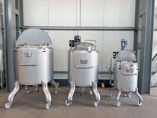 1 x Nouvelle cuve de mélange verticale en acier inoxydable de 300 L en AISI 316L. 1 x Nouvelle cuve de mélange verticale en acier inoxydable de 830 L en AISI 316L. 1 x Nouvelle cuve de mélange verticale en acier inoxydable de 1000 L en AISI 316L.