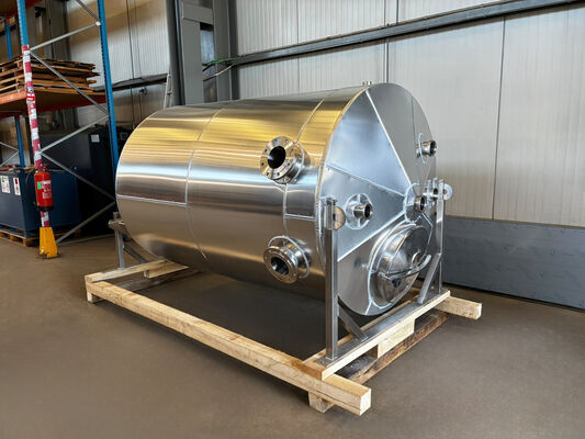 1 x New 3,200 L insulated stainless-steel AISI 316L storage tank