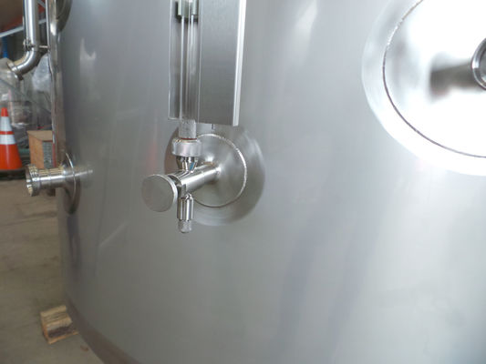 1 x 1.5m³ bier kookketel; brouwketel; geisoleerd met schouw voor gasdampen