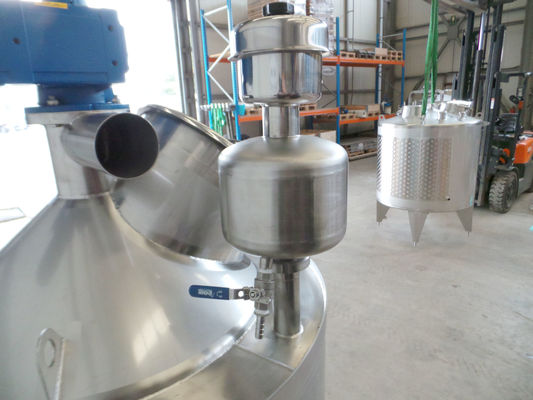 1 x 1.5m³ cuve d'ébullition; isolée avec paroi pour evacuation gaz; bain-marie