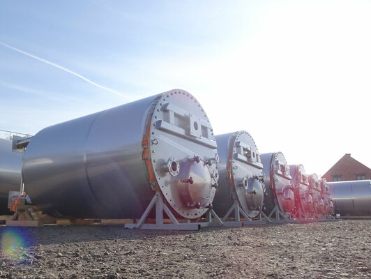 6 x neue vertikale Mischtanks aus Edelstahl AISI316L mit 4.500 Litern Fassungsvermögen