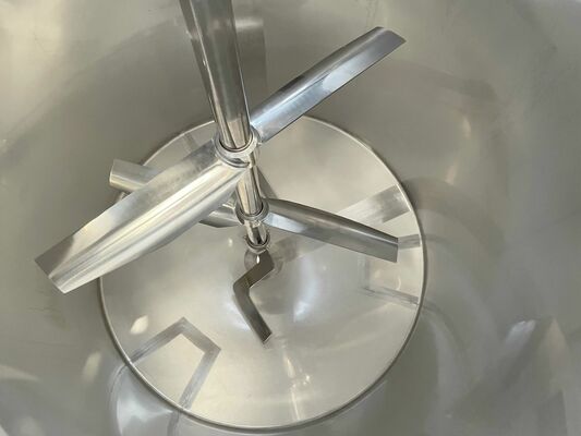 2 x New 2.500L stainless-steel AISI316L vertical mixing tanks.