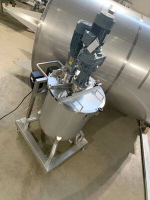 1 x Nieuwe roestvrijstalen verticale mengtank van 300L in AISI316L