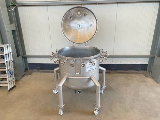 1 x verticale roestvrijstalen occasie opslagtank van 650L in RVS AISI 316L