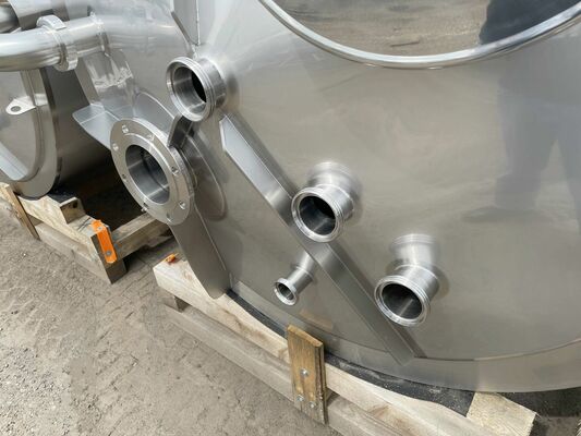 4 x Nieuwe roestvrijstalen verticale mengtank van 3.000L in AISI316L