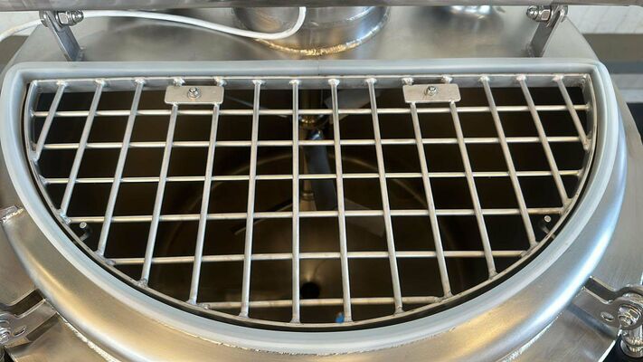 4 x Nieuwe roestvrijstalen verticale mengtanks van 150L  in AISI316L