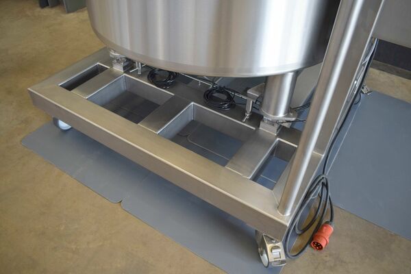 1 x cuve de mélange neuve verticale de 1000L en acier inoxydable AISI304L.