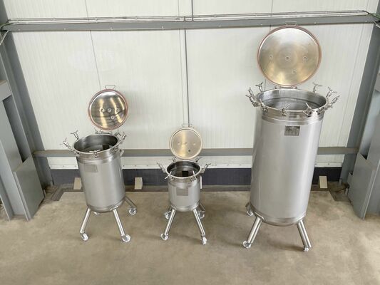 1 x Neue 50-l-Edelstahl-Vertikaldrucktanks aus AISI316L 1 x Neue 150-l-Edelstahl-Vertikaldrucktanks aus AISI316L 1 x Neue 500-l-Edelstahl-Vertikaldrucktanks aus AISI316L