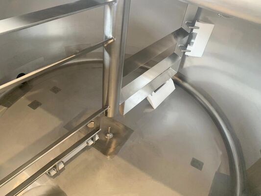 1 x New 500L stainless-steel AISI304L vertical mixing tank. 1 x New 60L stainless-steel AISI304L vertical mixing tank.