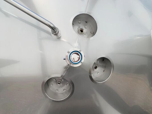 3 x vertikale gebrauchte Mischbehälter à 31.000 L aus Edelstahl AISI 304L