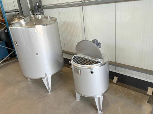 1 x New 2.000L stainless-steel AISI316L vertical mixing tank.  1 x New 500L stainless-steel AISI316L vertical mixing tank.