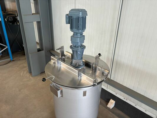 1 x cuve de mélange neuve verticale de 300L en acier inoxydable AISI316L.