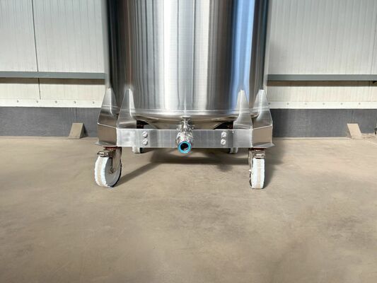 1 x Second hand new 1000L stainless-steel AISI304L vertical mixing tank.