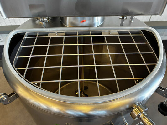 1 x New 300 L vertical stainless-steel AISI 316L mixing tank