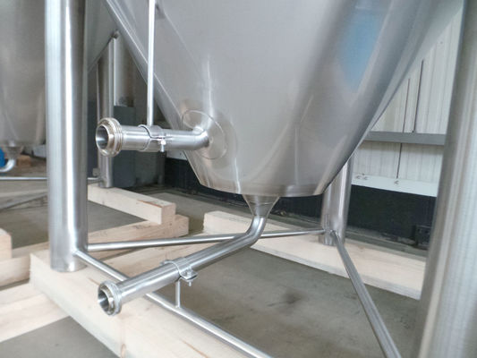 OR160743 - Brouwerij: 3 x 1.350L AISI304; CCT bier fermentatie tanks; 0.5 bar
