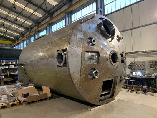 1 x cuve de mélange d'occasion inox verticale de 40.000L en inoxydable AISI 304L