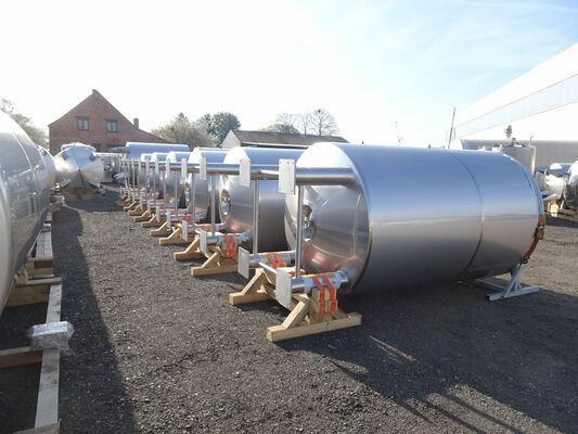 6 x neue vertikale Mischtanks aus Edelstahl AISI316L mit 4.500 Litern Fassungsvermögen