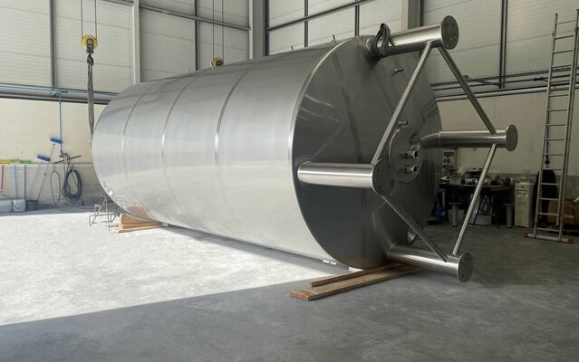 1 x Nieuwe roestvrijstalen verticale mengtank van 34.000L in AISI316L