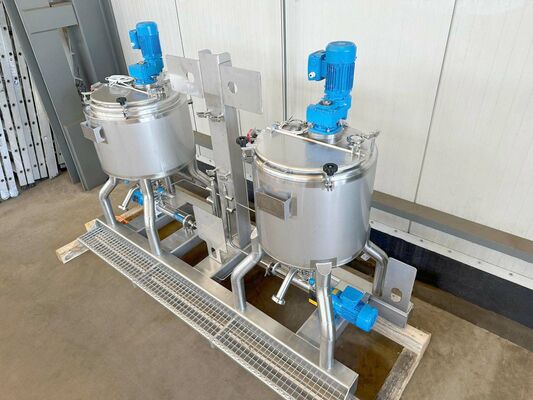 4 x Nieuwe roestvrijstalen verticale mengtanks van 150L  in AISI316L