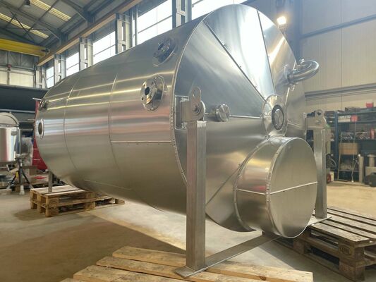 1 x Neuer vertikaler 5.200L Edelstahl AISI304L Lagertanks