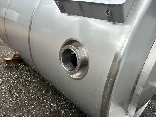 2 x neue vertikale Lagertanks aus Edelstahl mit einem von 10.300L aus AISI316L