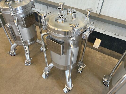 3 x neue vertikale Druckbehälter aus Edelstahl mit einem Fassungsvermögen von 75 L aus AISI316L