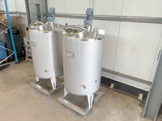 2 x New 1.500L stainless-steel AISI316L vertical mixing tanks.