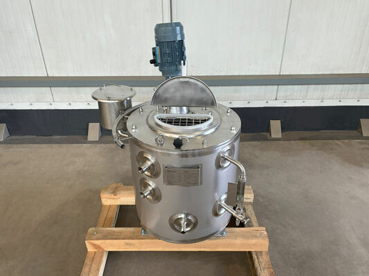 1 x New 45L stainless-steel AISI316L vertical mixing tank.
