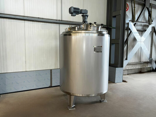 1 x New 2,000 L vertical stainless-steel AISI 316L mixing tank