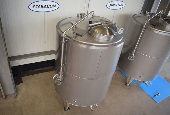 OR171089: 2 x 2000L AISI316L Gärtank; Wärmetauscher; Isolierung; Gärspund