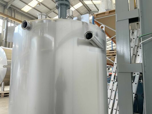 2 x New 2.500L stainless-steel AISI316L vertical mixing tanks.