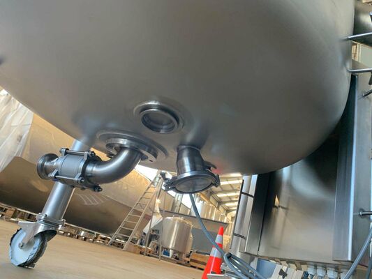 1 x verticale roestvrijstalen occasie opslagtank van 650L in RVS AISI 316L