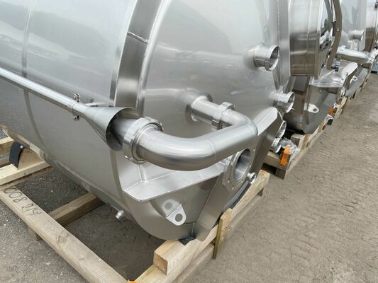 4 x Nieuwe roestvrijstalen verticale mengtank van 3.000L in AISI316L