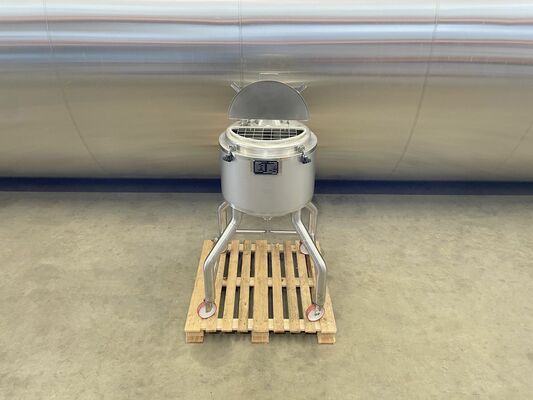1 x New 150L stainless-steel AISI316L vertical mixing tank.