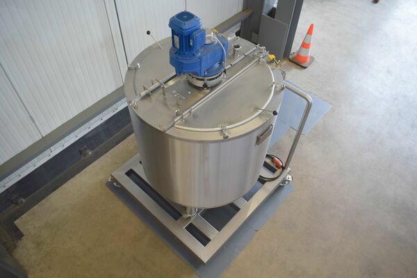 1 x cuve de mélange neuve verticale de 1000L en acier inoxydable AISI304L.