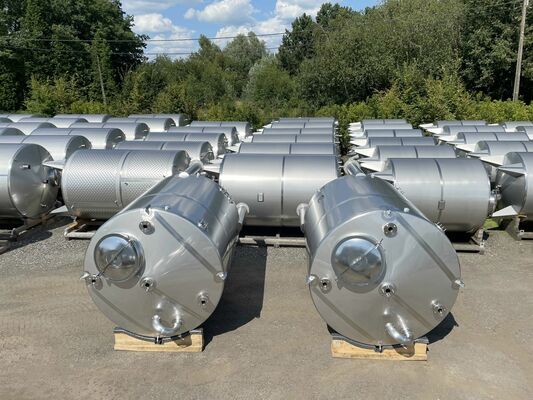 2 x Neue 7.000L-Edelstahl-vertikale Lagertanks aus AISI316L