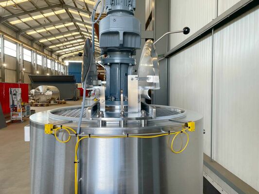 2 x New 750L stainless-steel AISI316L vertical mixing tanks.